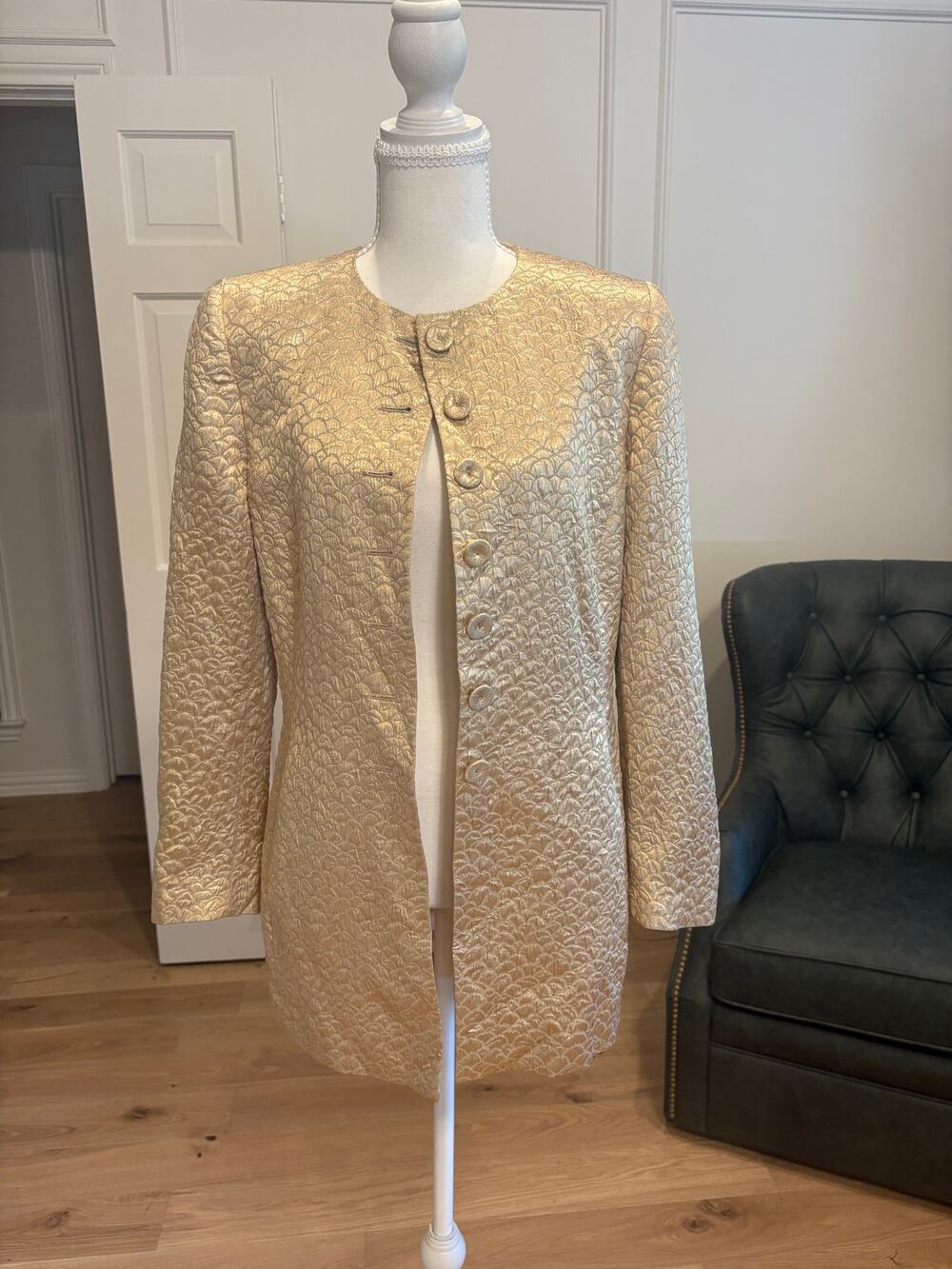 Akris US 8 Gold Lamé Collarless Jacket Button Front Longline - Picture 1 of 5
